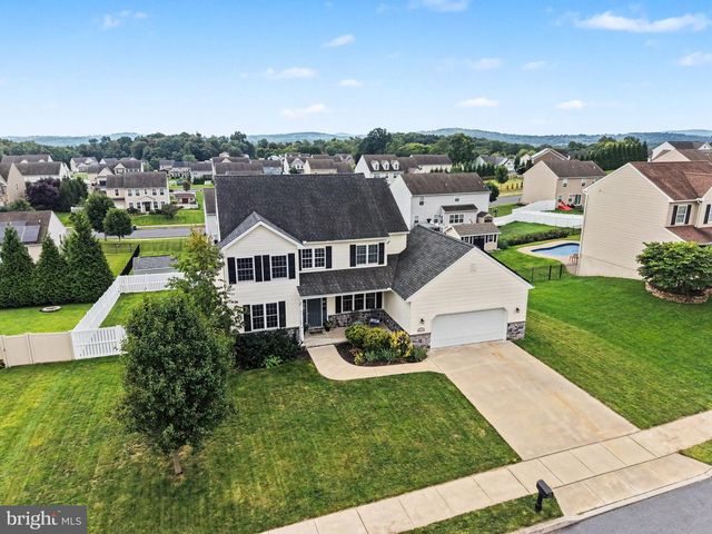 312 BRADDOCK DR, Etters, PA 17319