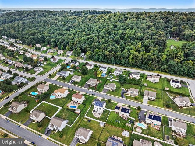 312 BRADDOCK DR, Etters, PA 17319
