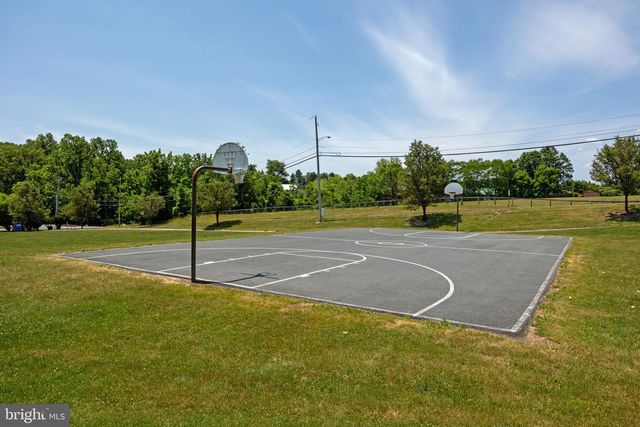 312 BRADDOCK DR, Etters, PA 17319