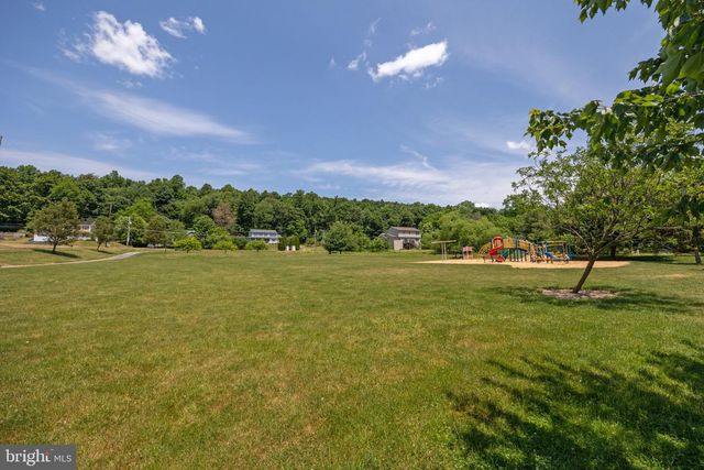 312 BRADDOCK DR, Etters, PA 17319