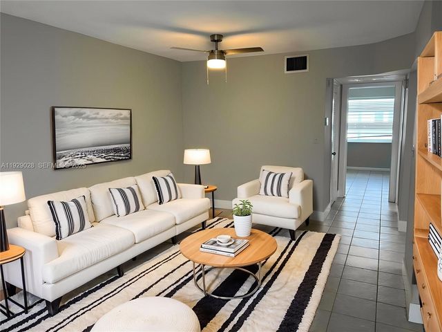 335 SW 20th St 7, Fort Lauderdale, FL 33315