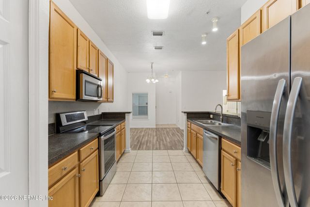 7047 DEER LODGE Circle 108, Jacksonville, FL 32256