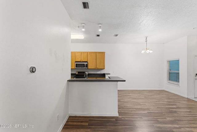 7047 DEER LODGE Circle 108, Jacksonville, FL 32256