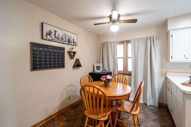 2204 Savoy CIRCLE, Racine, WI 53404