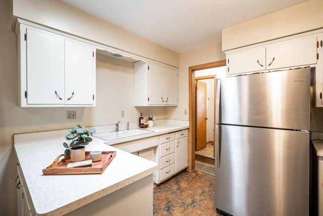 2204 Savoy CIRCLE, Racine, WI 53404