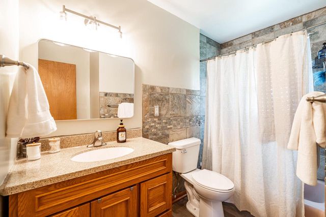 2204 Savoy CIRCLE, Racine, WI 53404