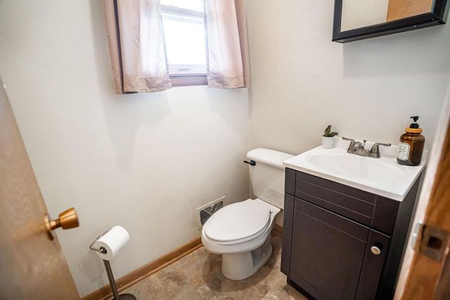 2204 Savoy CIRCLE, Racine, WI 53404