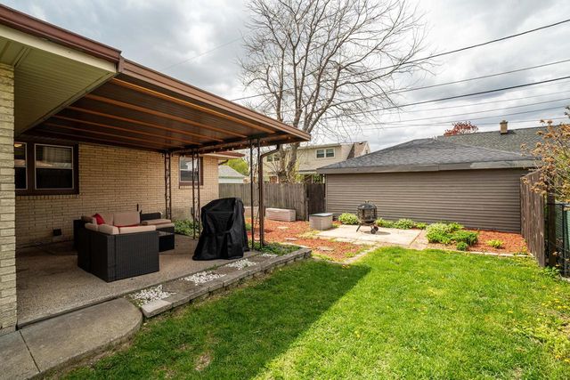 2204 Savoy CIRCLE, Racine, WI 53404