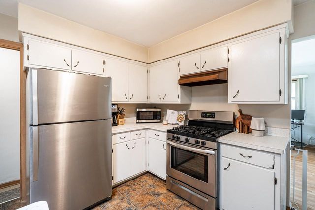 2204 Savoy CIRCLE, Racine, WI 53404