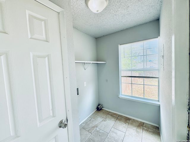1417 W OLMOS DR, San Antonio, TX 78201