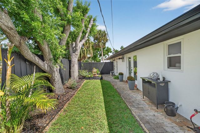 600 Honeysuckle Lane, Vero Beach, FL 32963