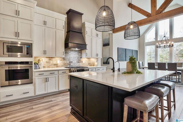 1000 EVERETT CIRCLE, Hoover, AL 35244