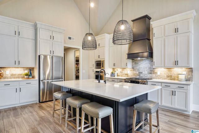 1000 EVERETT CIRCLE, Hoover, AL 35244