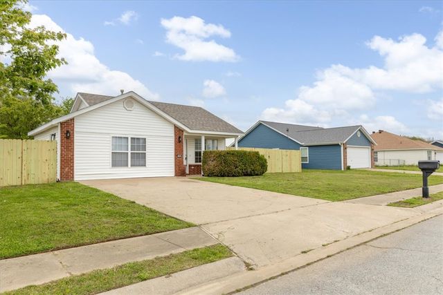 1009 Flynt Street, Siloam Springs, AR 72761