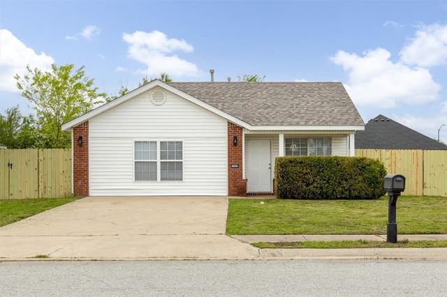 1009 Flynt Street, Siloam Springs, AR 72761