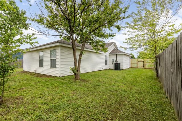 1009 Flynt Street, Siloam Springs, AR 72761