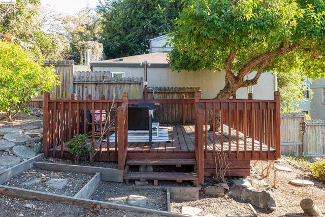 1101 Amador Ave, Berkeley, CA 94707