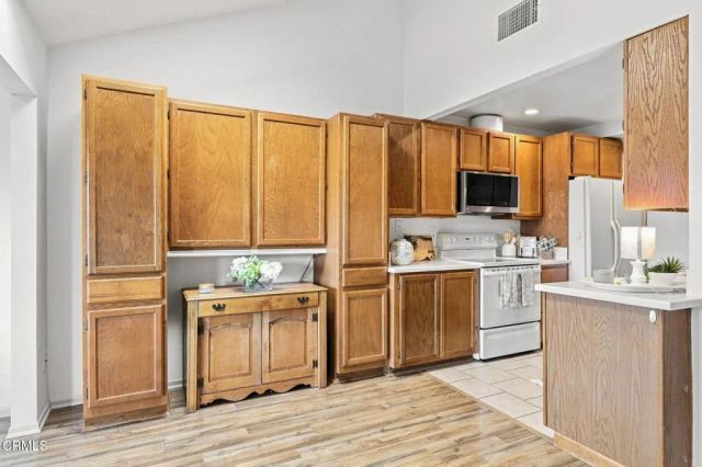 16165 Village 16, Camarillo, CA 93012