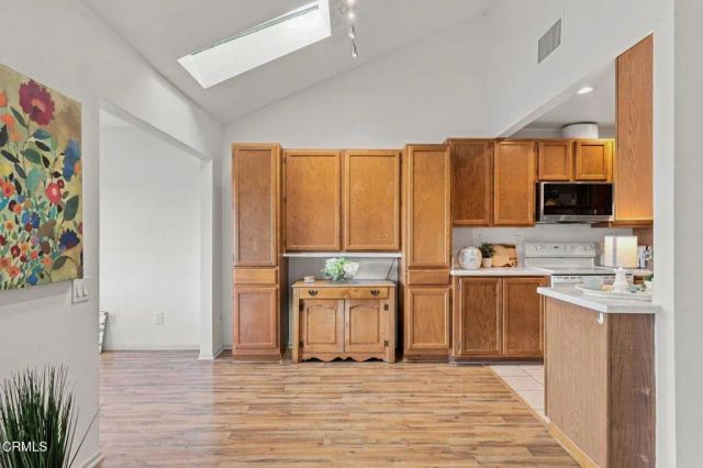 16165 Village 16, Camarillo, CA 93012