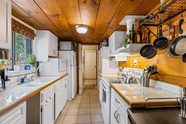 660 Glenwood Rd, Grass Valley, CA 95945