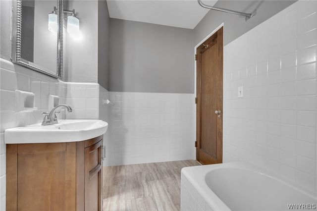800 West Ferry Street 3B, Buffalo, NY 14222