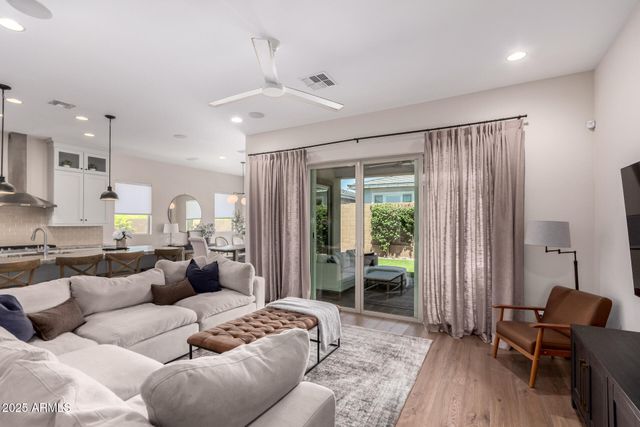 2830 E CREST Lane, Phoenix, AZ 85050