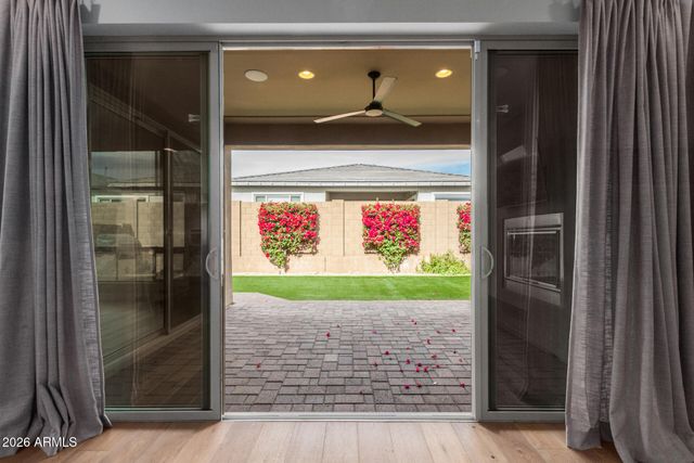 2830 E CREST Lane, Phoenix, AZ 85050