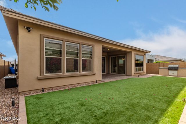 2830 E CREST Lane, Phoenix, AZ 85050