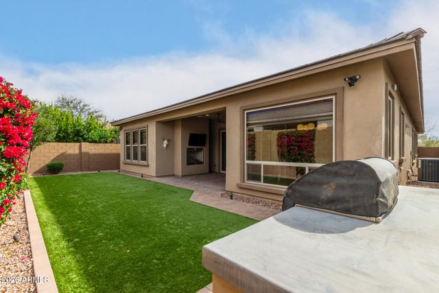 2830 E CREST Lane, Phoenix, AZ 85050