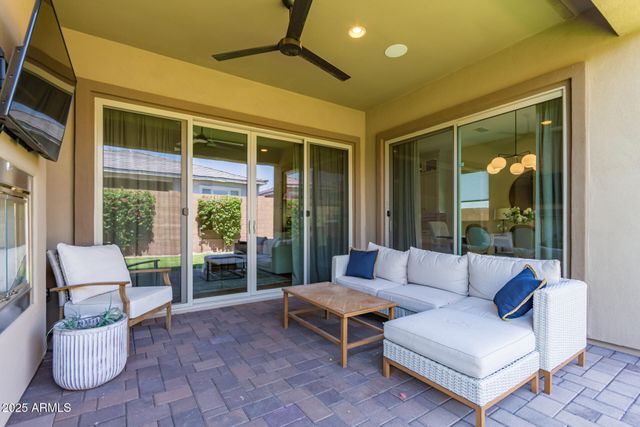 2830 E CREST Lane, Phoenix, AZ 85050