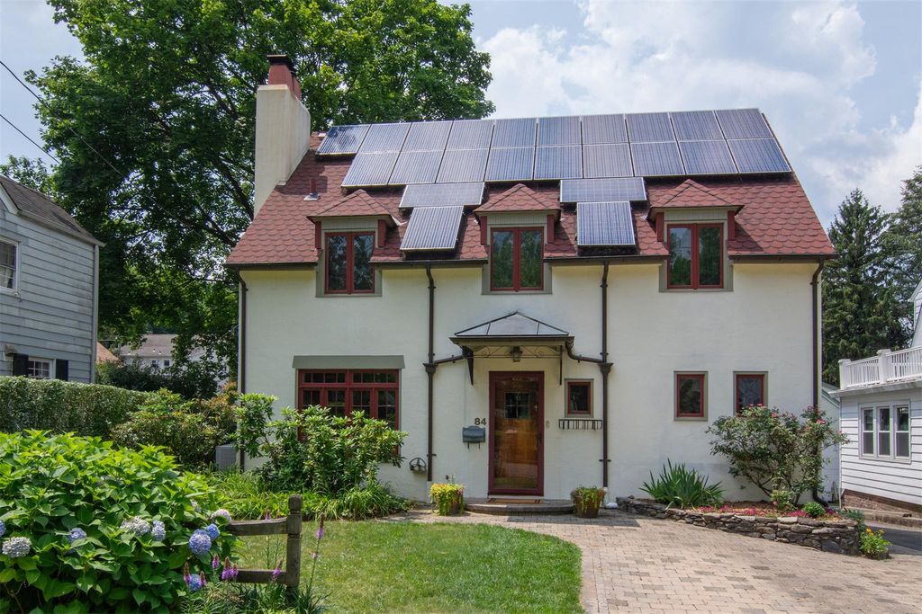 84 Bellewood Avenue, Dobbs Ferry, NY 10522
