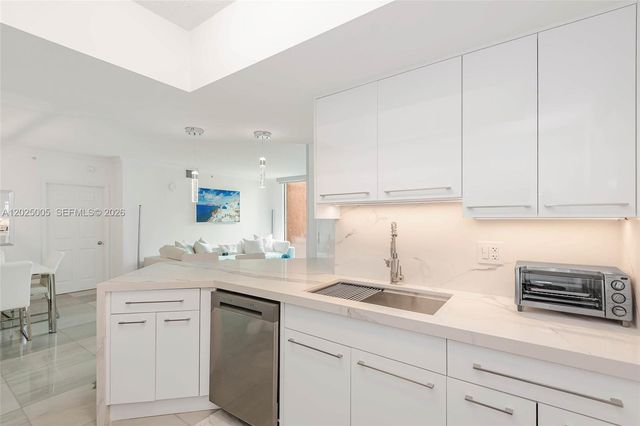 2000 N Bayshore Drive 619, Miami, FL 33137