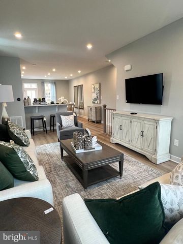 5 SIDNEY LN, Stratford, NJ 08084