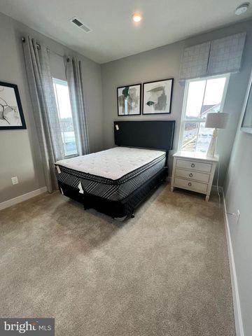 5 SIDNEY LN, Stratford, NJ 08084