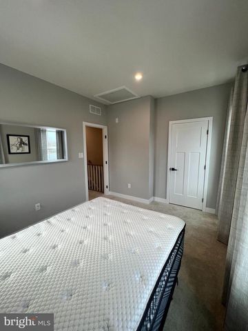 5 SIDNEY LN, Stratford, NJ 08084