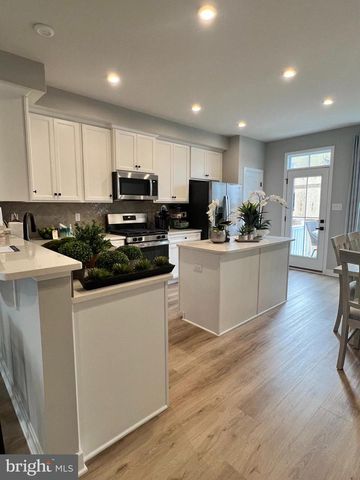 5 SIDNEY LN, Stratford, NJ 08084
