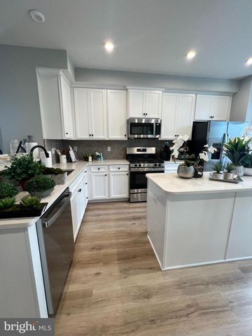 5 SIDNEY LN, Stratford, NJ 08084