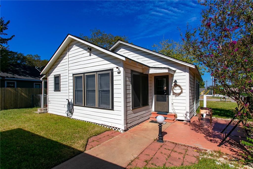 601 West Mustang Street, Caldwell, TX 77836 — photo 3