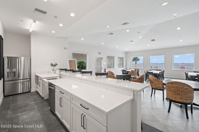 1465 S Harbor City Boulevard 902, Melbourne, FL 32901