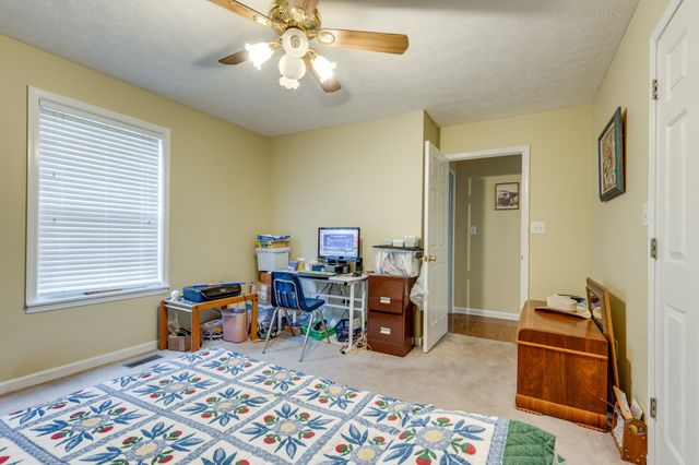 128 Pin Oaks Ln, Hohenwald, TN 38462