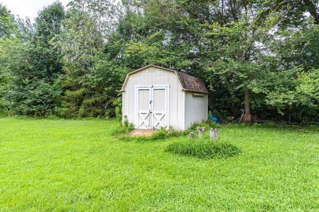 128 Pin Oaks Ln, Hohenwald, TN 38462