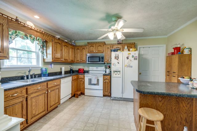 128 Pin Oaks Ln, Hohenwald, TN 38462