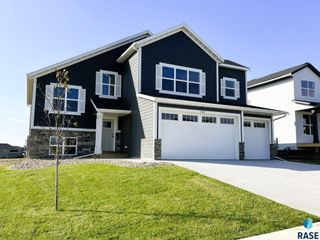 2917 S Copper Creek Ave Avenue, Sioux Falls, SD 57110