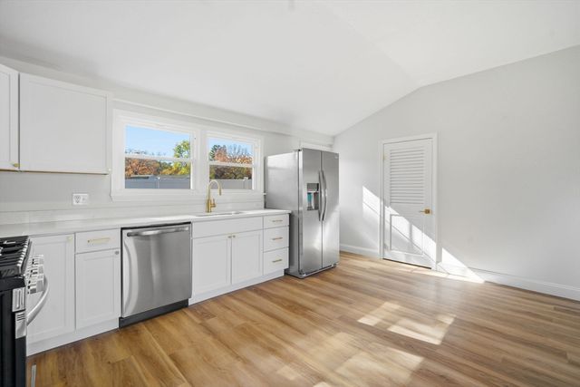 43 Sunridge Dr, Springfield, MA 01118