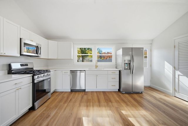 43 Sunridge Dr, Springfield, MA 01118