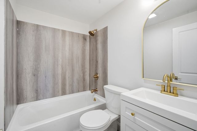 43 Sunridge Dr, Springfield, MA 01118