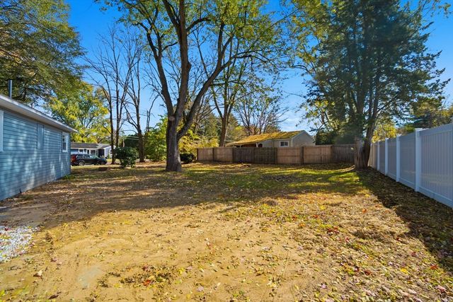 43 Sunridge Dr, Springfield, MA 01118