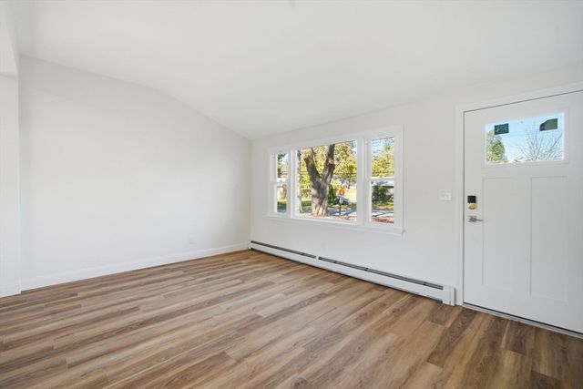 43 Sunridge Dr, Springfield, MA 01118