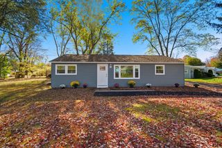 43 Sunridge Dr, Springfield, MA 01118