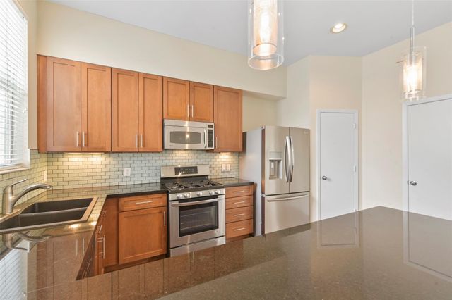901 Roy Street, Houston, TX 77007